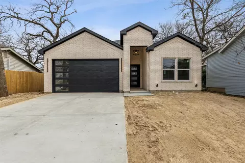 3220 Hiawatha Trl, Lake Worth, TX 76135