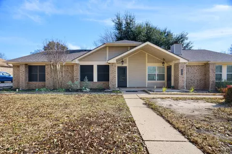 802 Blessing Creek Dr, Euless, TX 76039