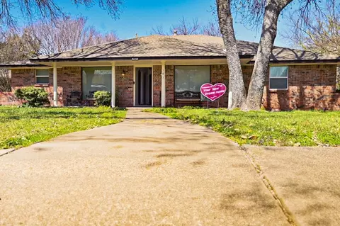 101 Abbey Ln, Desoto, TX 75115