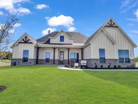 1305 Eagle Dr, Weatherford, TX 76085
