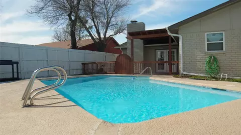 1832 Clear Creek Ln, Carrollton, TX 75007