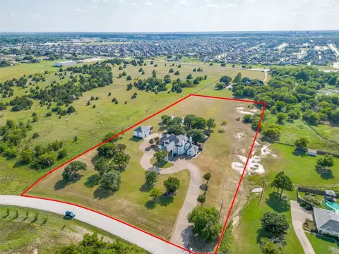 311 Spring Creek Dr, Waxahachie, TX 75165