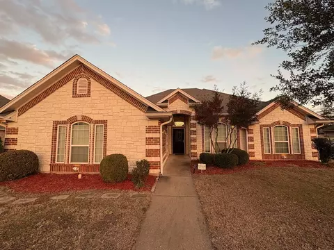 1720 Meadowbriar Dr, Reno, TX 75462