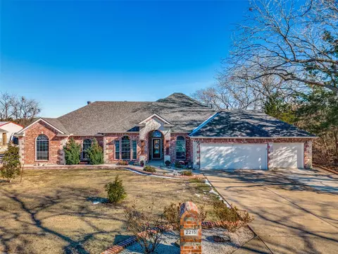 2215 Cross Post Ln, Lowry Crossing, TX 75069