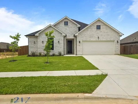 217 Rosemary Dr, Azle, TX 76020