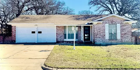 6129 Forest Edge Dr, Forest Hill, TX 76119