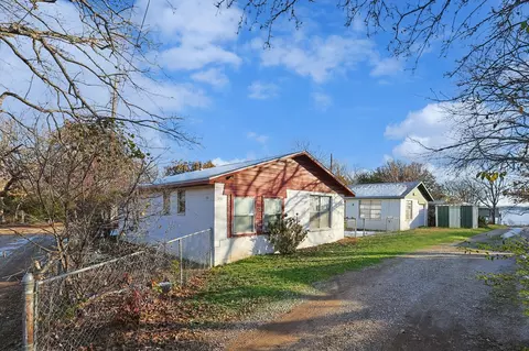 301 E 8th St, Shady Shores, TX 76208