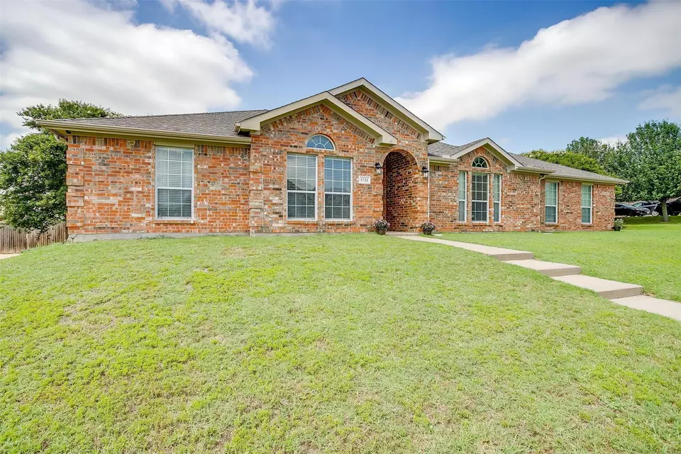 Exterior - 1721 Vista Ridge Dr W, Midlothian, TX 76065 photo 2 of 11