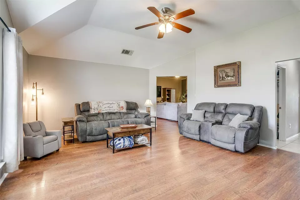 Living - 1721 Vista Ridge Dr W, Midlothian, TX 76065 photo 2 of 3