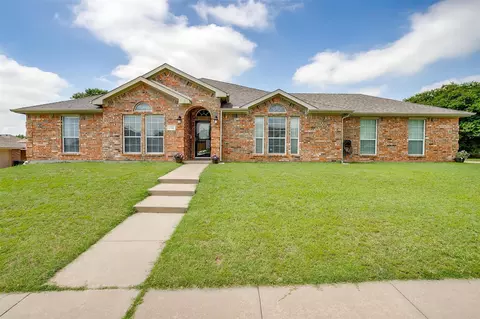 Exterior - 1721 Vista Ridge Dr W, Midlothian, TX 76065 photo 1 of 11