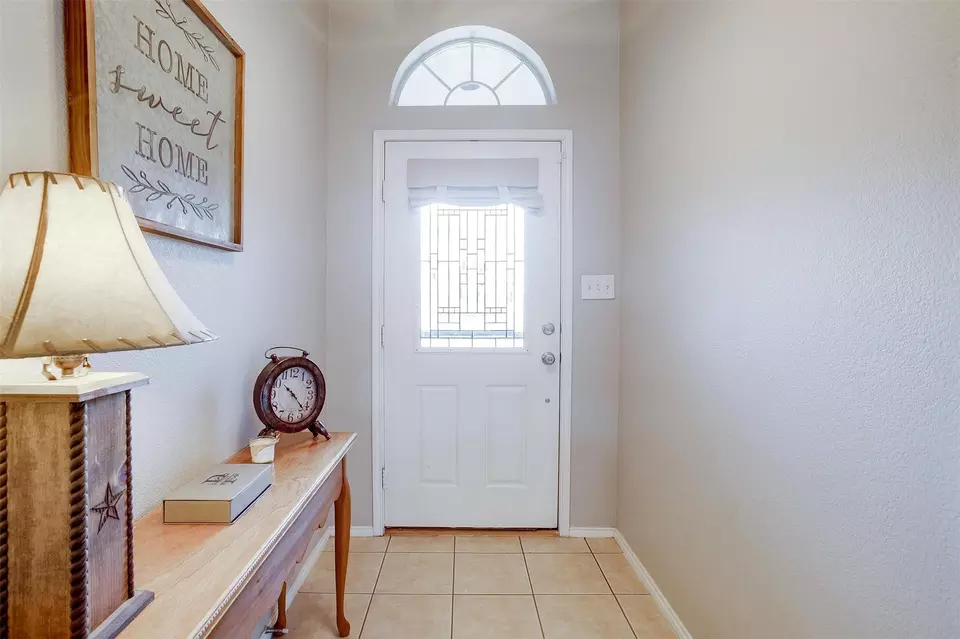 Entry Way - 1721 Vista Ridge Dr W, Midlothian, TX 76065 photo 2 of 2