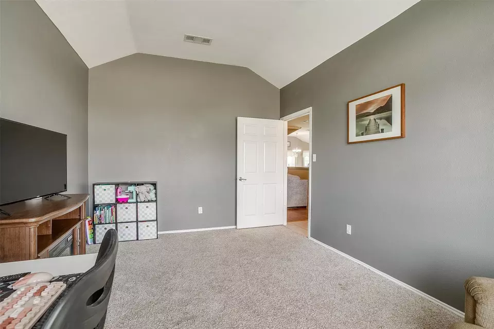 Bedroom - 1721 Vista Ridge Dr W, Midlothian, TX 76065 photo 3 of 4