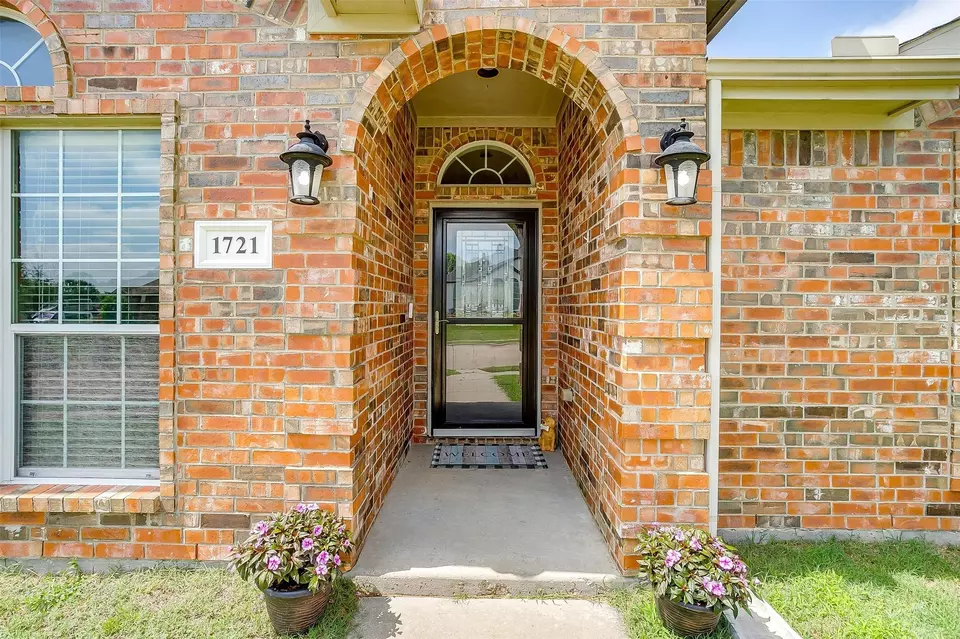Entry Way - 1721 Vista Ridge Dr W, Midlothian, TX 76065 photo 1 of 2
