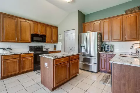 Kitchen - 1721 Vista Ridge Dr W, Midlothian, TX 76065 photo 1 of 4