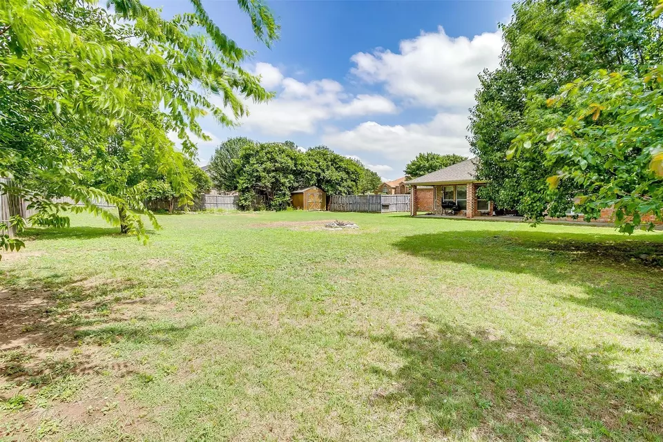 Exterior - 1721 Vista Ridge Dr W, Midlothian, TX 76065 photo 9 of 11