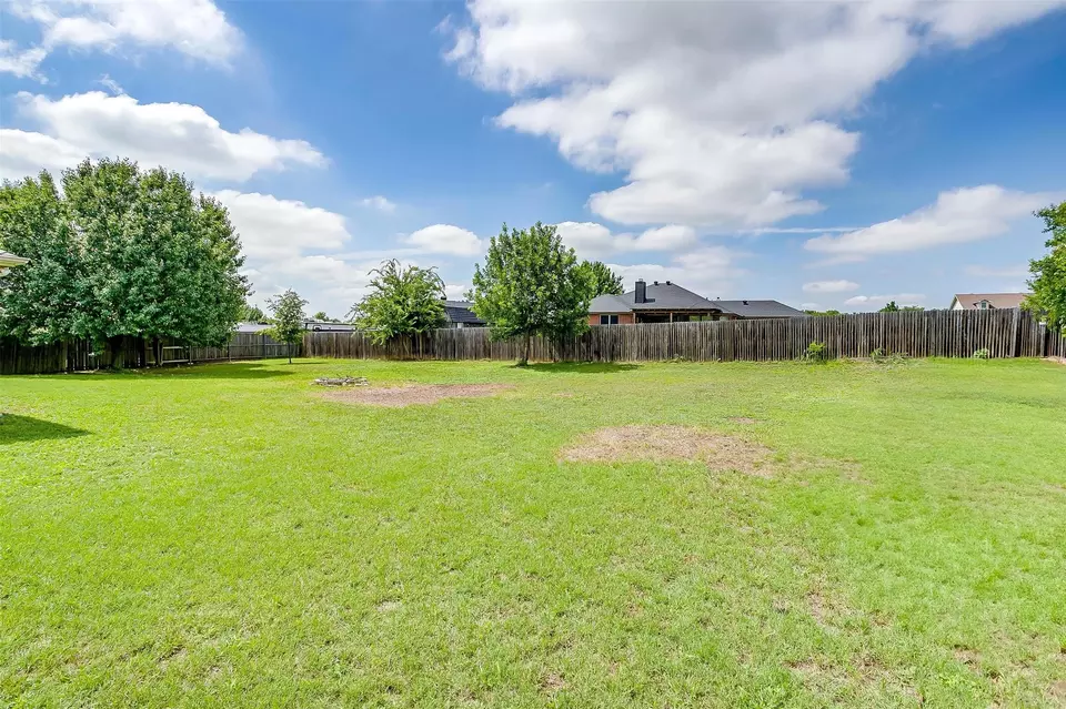 Exterior - 1721 Vista Ridge Dr W, Midlothian, TX 76065 photo 10 of 11