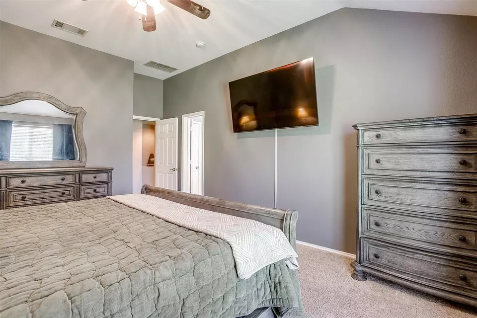 Bedroom - 1721 Vista Ridge Dr W, Midlothian, TX 76065 photo 2 of 4