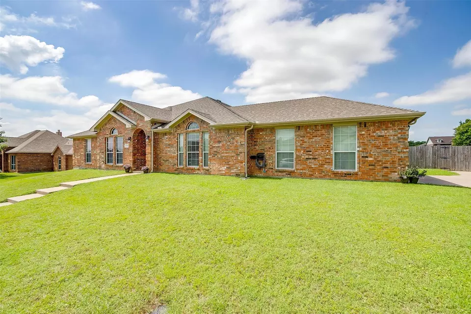 Exterior - 1721 Vista Ridge Dr W, Midlothian, TX 76065 photo 5 of 11