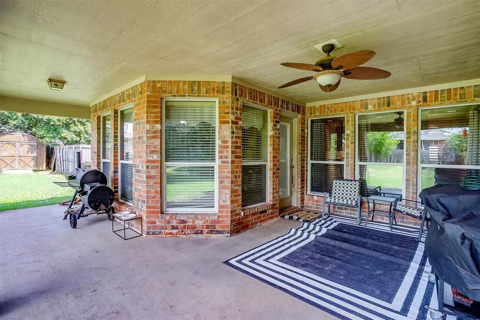 Exterior - 1721 Vista Ridge Dr W, Midlothian, TX 76065 photo 7 of 11
