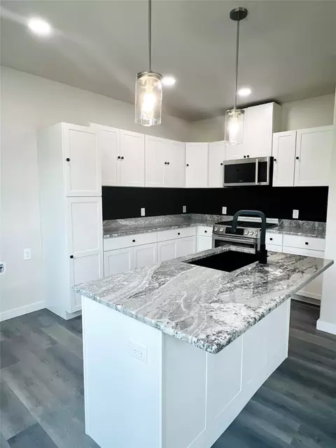 Kitchen - 1010 Elmore Ave, Dallas, TX 75216 photo 1 of 2