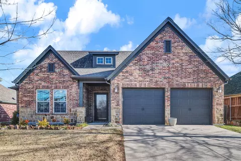 420 Stratford Dr, Benbrook, TX 76126