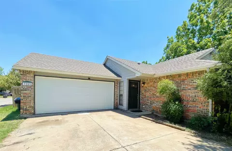 3209 Forest Creek Dr, Fort Worth, TX 76123