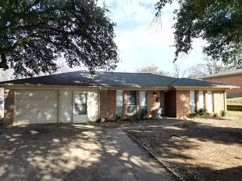 324 Sheffield Dr, Fort Worth, TX 76134