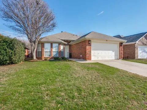 3016 Silent Creek Trl, Hurst, TX 76053
