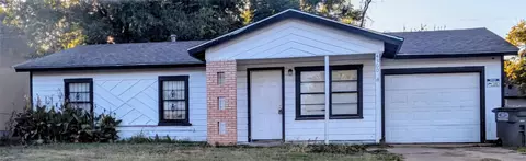 4300 S Edgewood Ter, Fort Worth, TX 76119