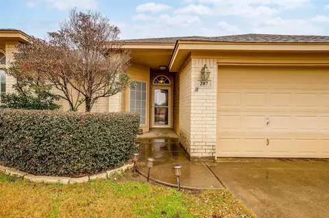 207 Odell St, Cleburne, TX 76033