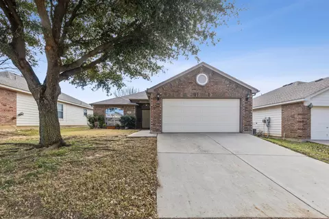 929 Rio Bravo Dr, Haslet, TX 76052