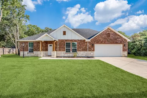 215 Addison St, Lake Dallas, TX 75065