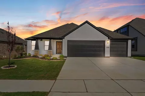 705 Bass Lake Ln, Cleburne, TX 76033