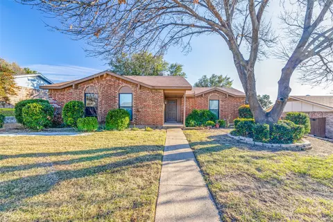 2606 Renwick Dr, Carrollton, TX 75007