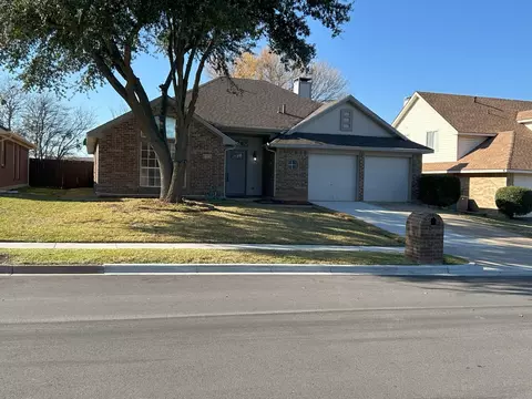 5002 Redwater Dr, Arlington, TX 76018