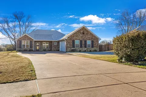 672 Linus Ln, Lindale, TX 75771
