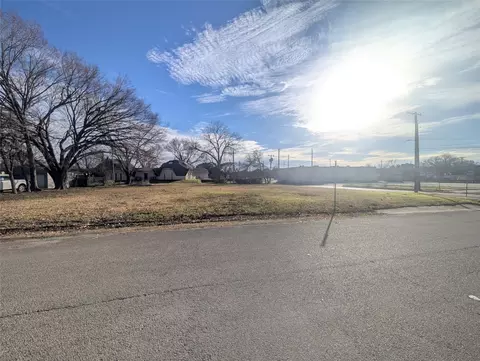 1316 W Avenue Ave E, Garland, TX 75040
