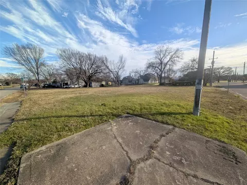 1312 W Avenue Ave E, Garland, TX 75040