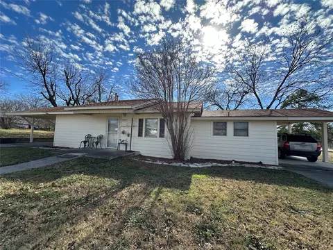 1002 E Milton, Comanche, TX 76442 photo 8