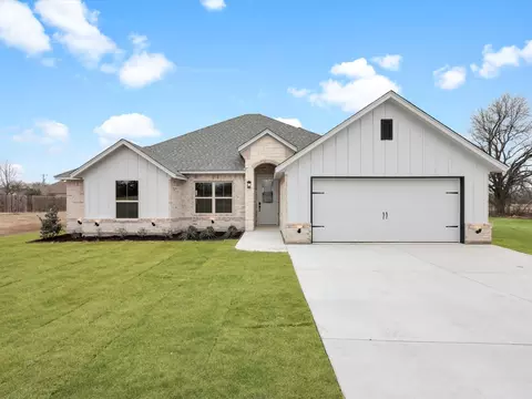 610 Walking Horse Dr, Stephenville, TX 76401