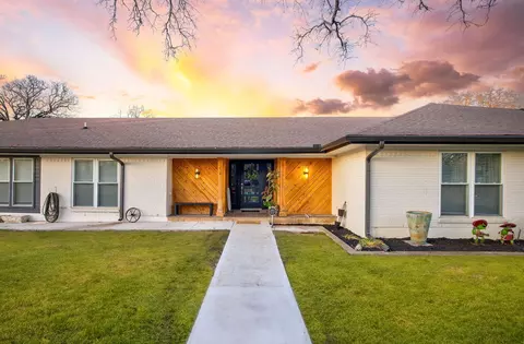5650 Woodvine Ct, Fort Worth, TX 76140