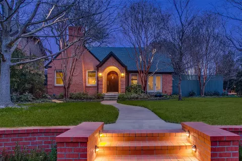 1202 N Clinton Ave, Dallas, TX 75208