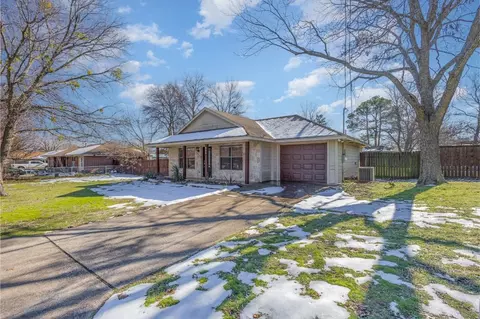 617 E Jacob St, Pilot Point, TX 76258