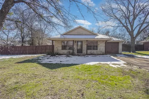 617 E Jacob St, Pilot Point, TX 76258 photo 2