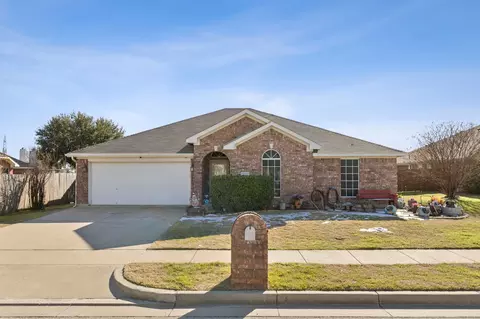 705 Calender Ct, Fort Worth, TX 76131