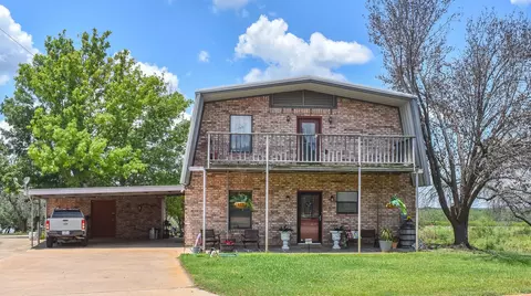 121 Lakeview Dr, Brady, TX 76825