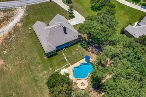 102 Natalie Ct, Decatur, TX 76234