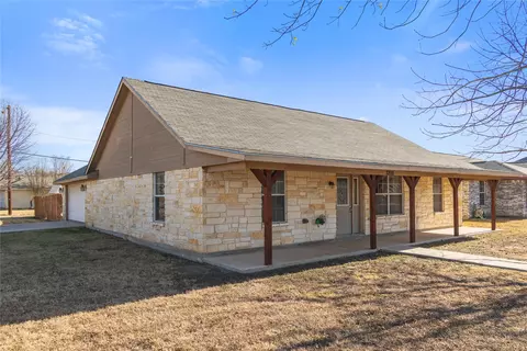 2200 8th St, Brownwood, TX 76801