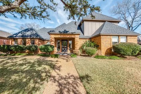 2934 Woodland Hills Dr, Grapevine, TX 76051