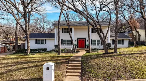 2708 Oak Cliff Ln, Arlington, TX 76012